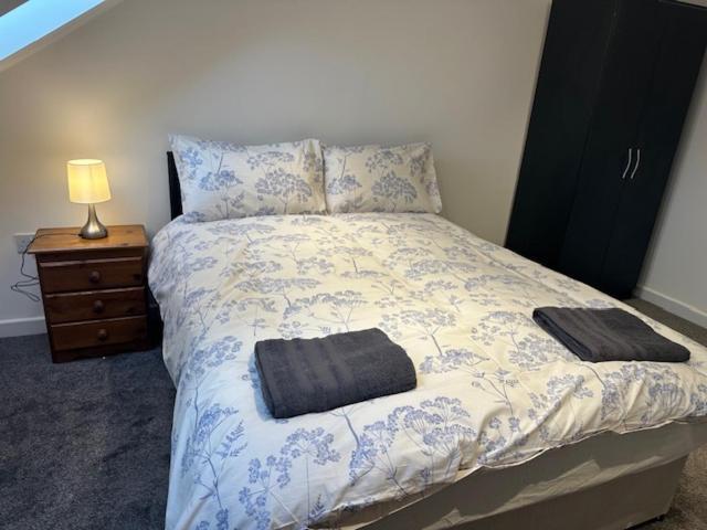 Luton Home Near Airport Private & Shared Bathroom Option Exterior foto