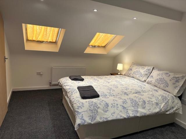 Luton Home Near Airport Private & Shared Bathroom Option Exterior foto