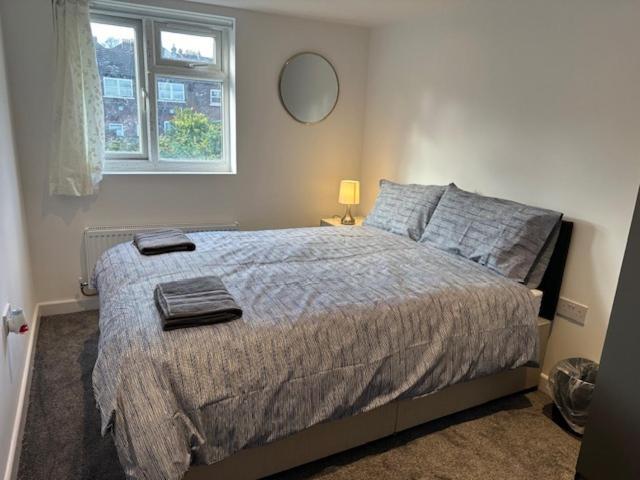 Luton Home Near Airport Private & Shared Bathroom Option Exterior foto
